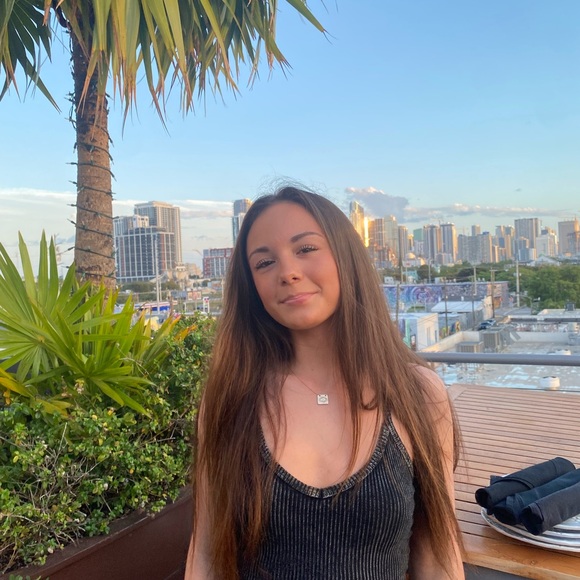 Meet your Posher, Halley - Picture 3 of 5